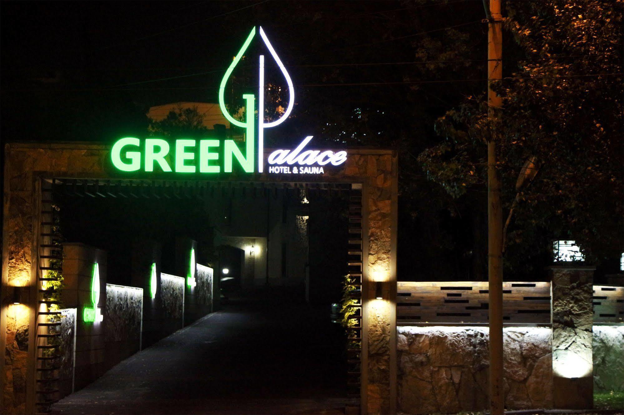 Green Palace Hotel Erevan Esterno foto